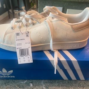 Men’s size 10 Adidas Stan Smith sneakers